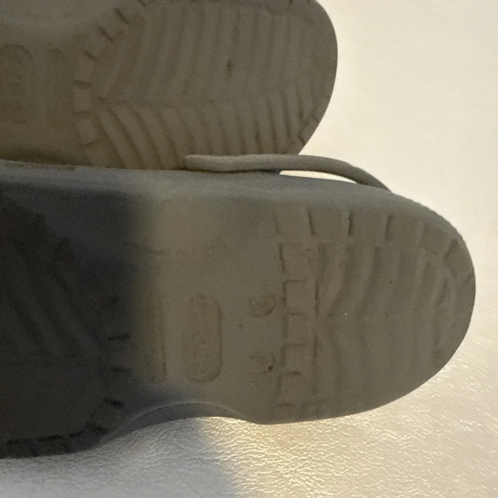 Crocs Classic Gray Clogs Kids Size J3 Slip On Shoes Read Description