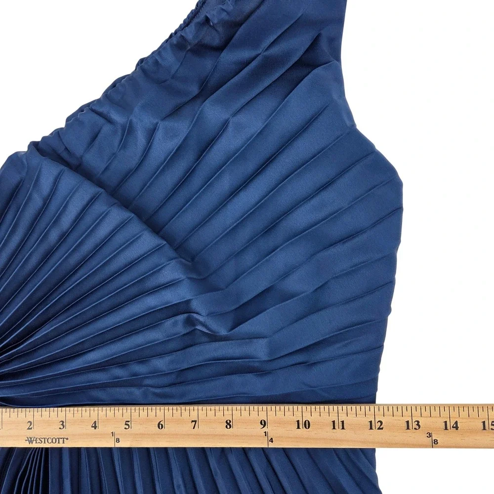 Abercrombie & Fitch measurements bust