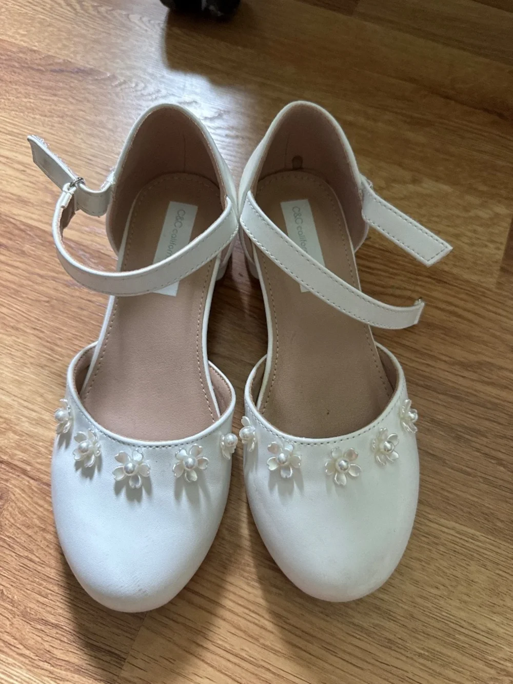 Girls white shoes, size 1