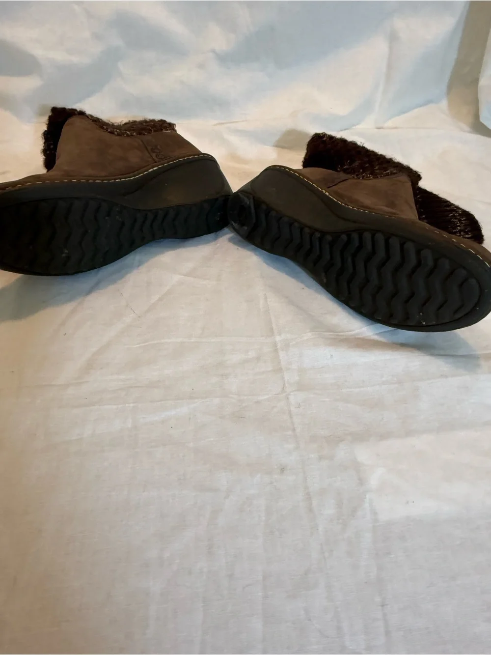 UGG note pair