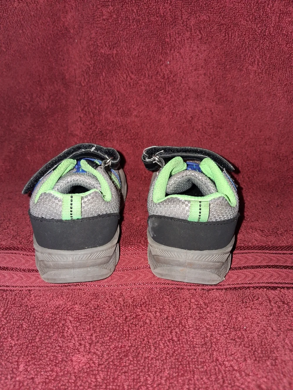 OshKosh B'gosh Gray, Green & Blue Kids' Sneakers SIZE 6
