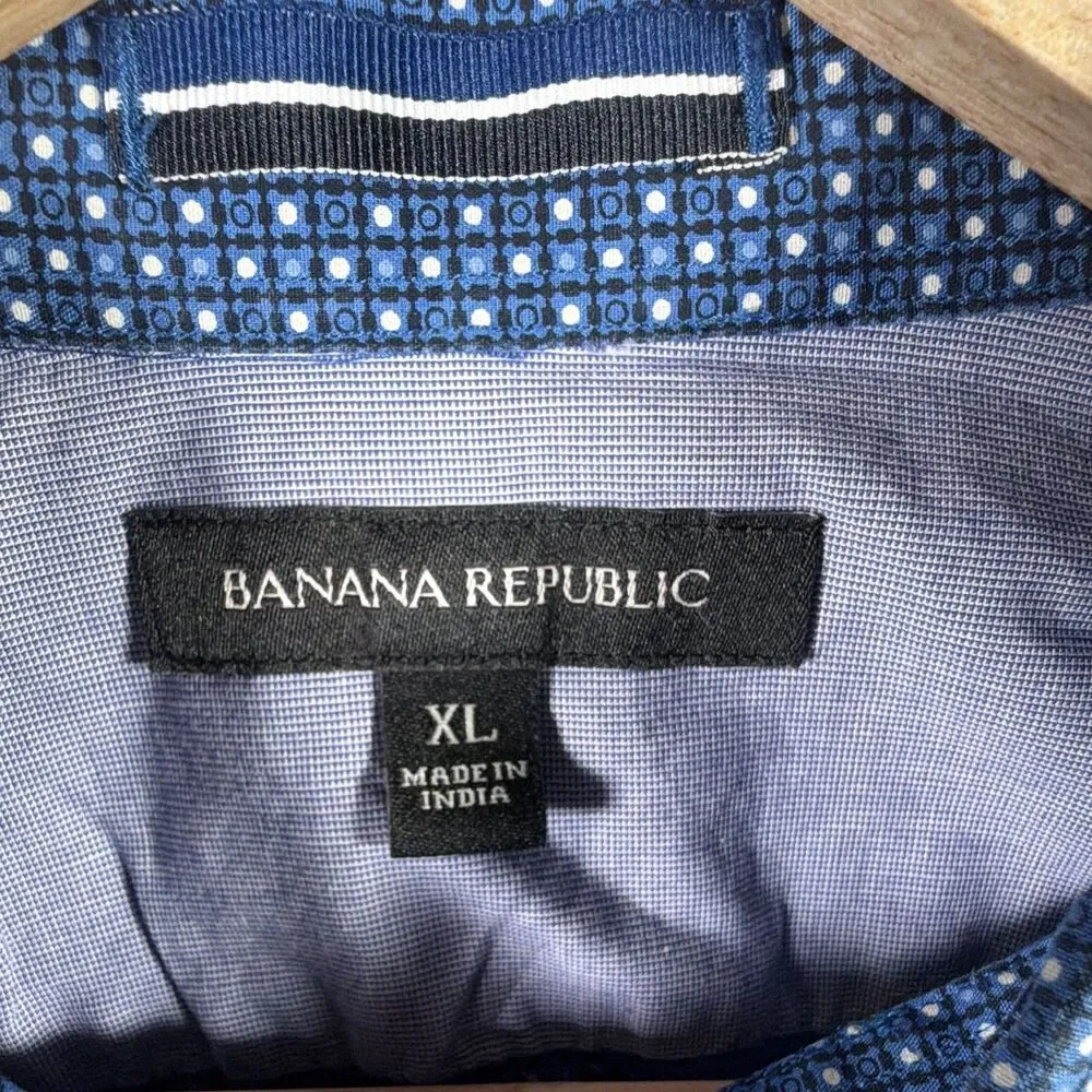 Banana Republic Men’s XL Blue/White Geometric Short Sleeve Button-Down Shirt