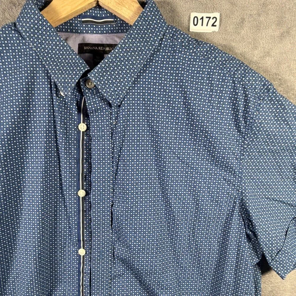 Banana Republic Men’s XL Blue/White Geometric Short Sleeve Button-Down Shirt