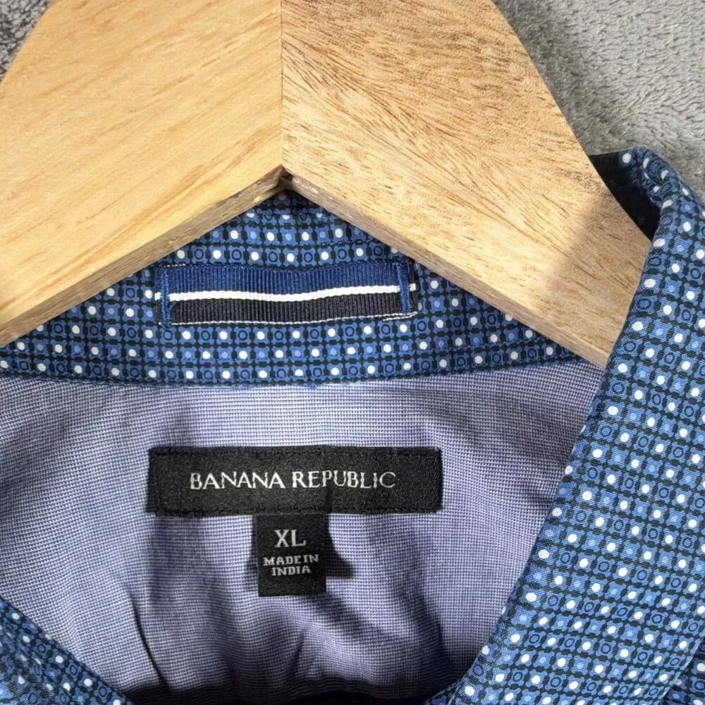 Banana Republic Men’s XL Blue/White Geometric Short Sleeve Button-Down Shirt