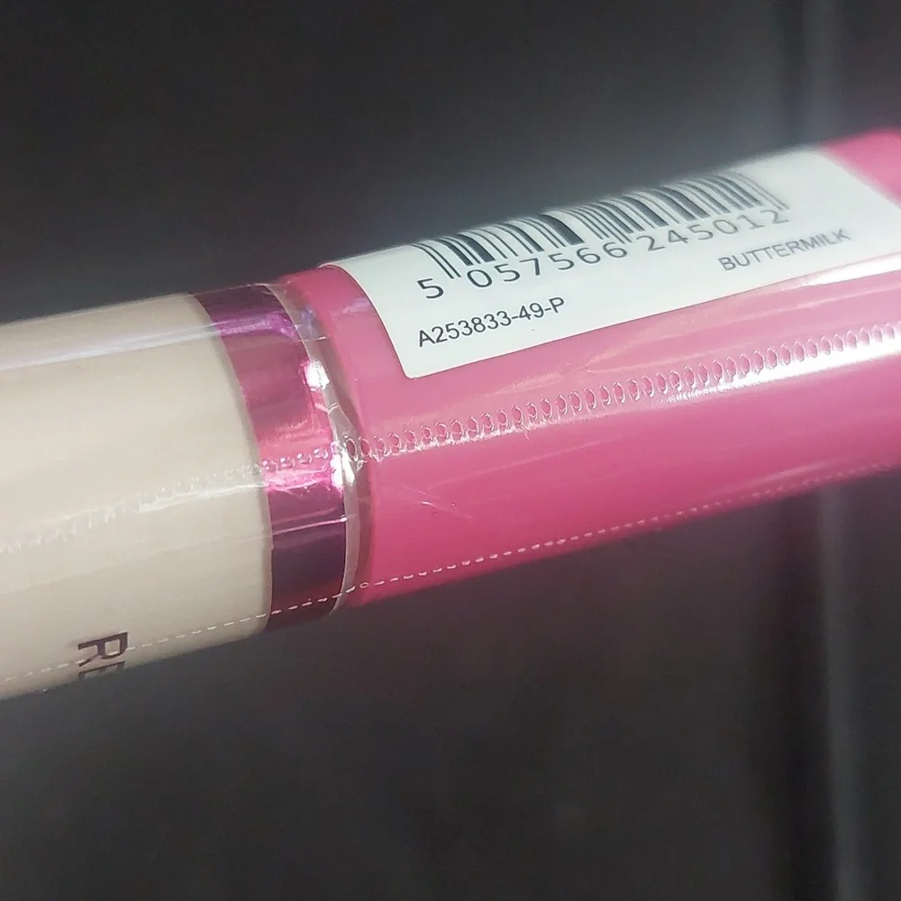 Makeup Revolution new seal