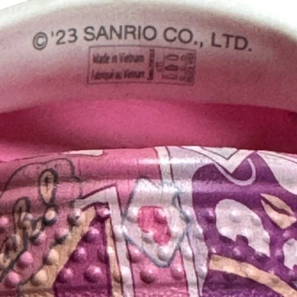 Crocs Clogs Sanrio Hello Kitty Friends Girls 11 Pink Sandals w/9 Jibbitz Charms
