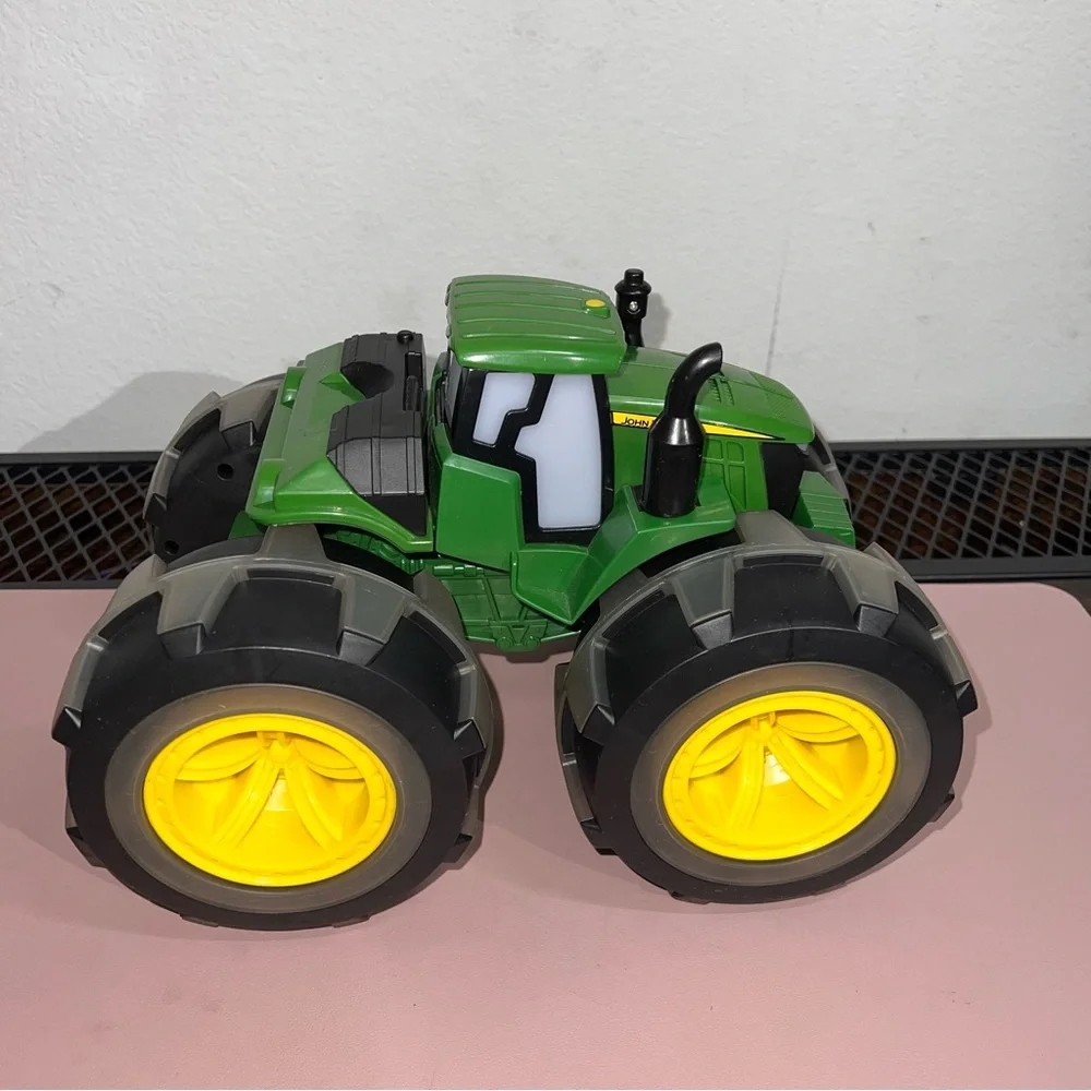 LP68154 - John Deere Monster Treads Deluxe Lightning Wheels Tractor Ex. Conditio