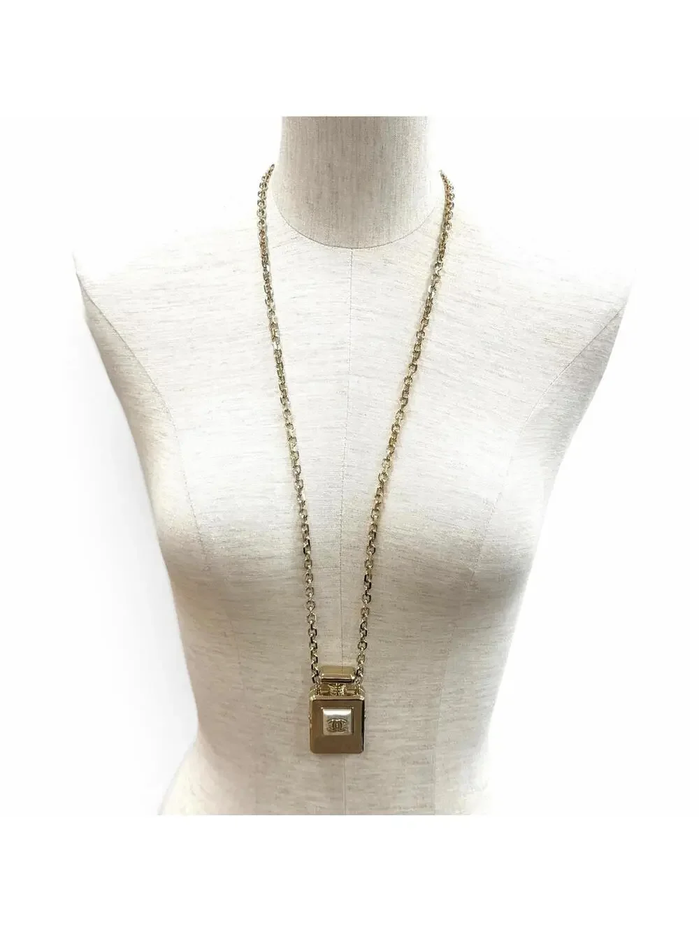 Chanel elevate your