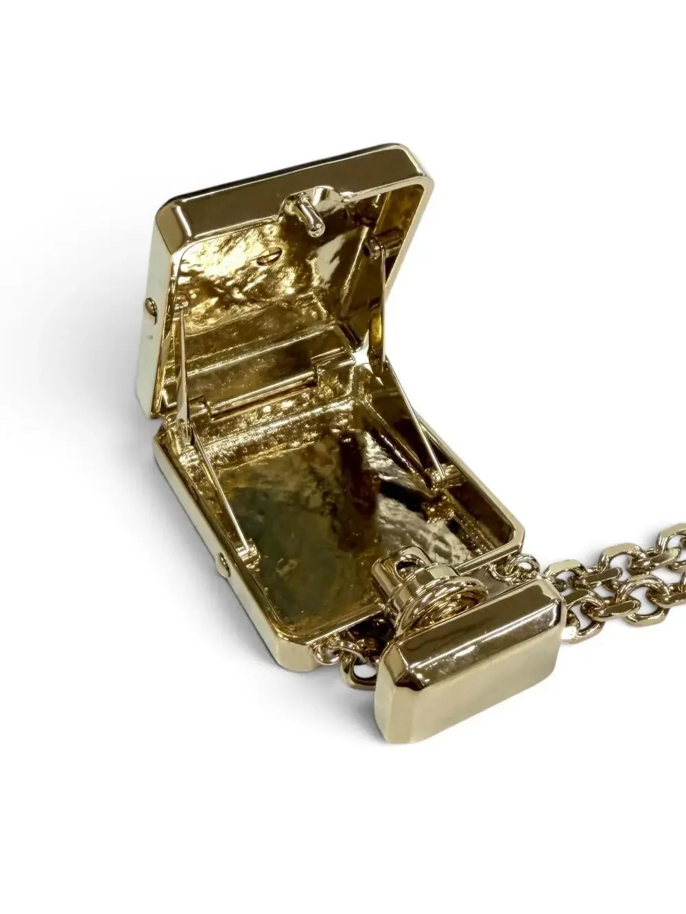 Chanel elevate your