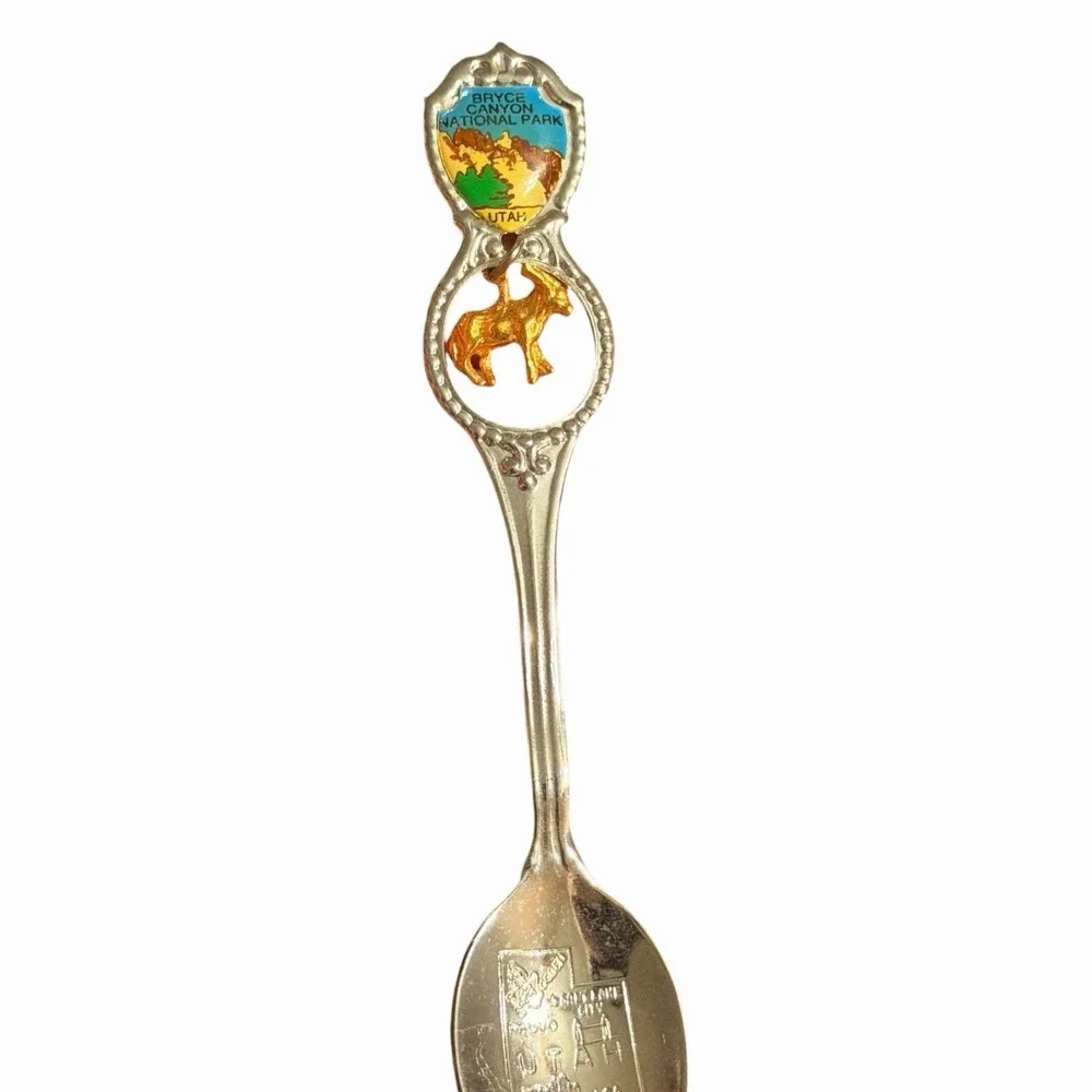 Unbranded vintage souvenir