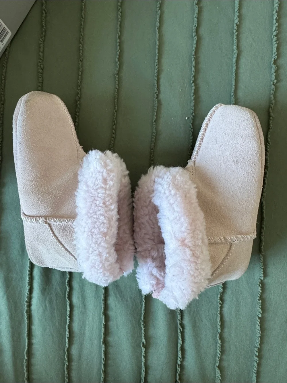 UGG smoke insole cuff