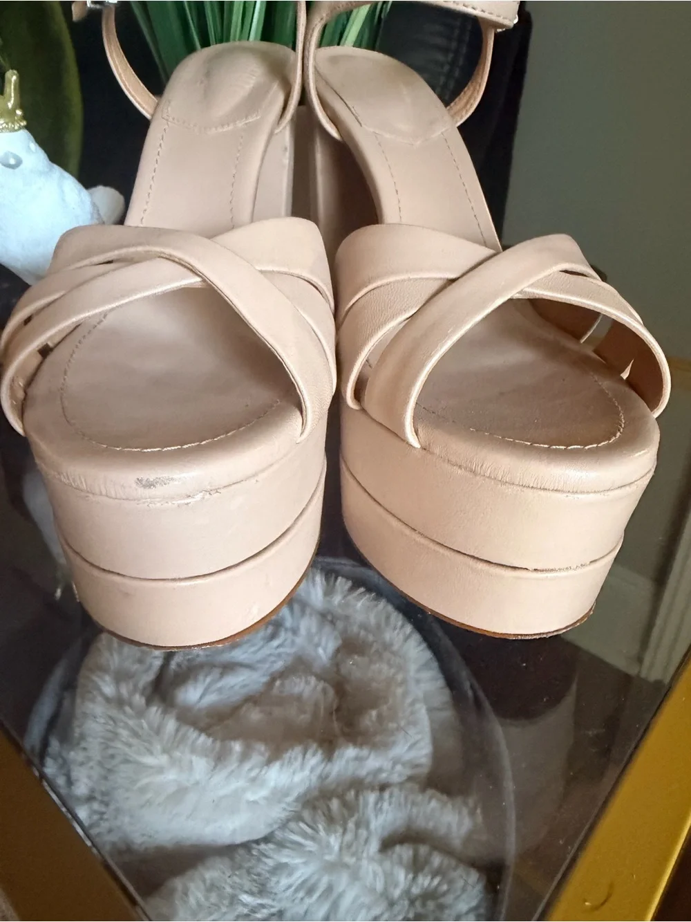 SCHUTZ crafted luxurious