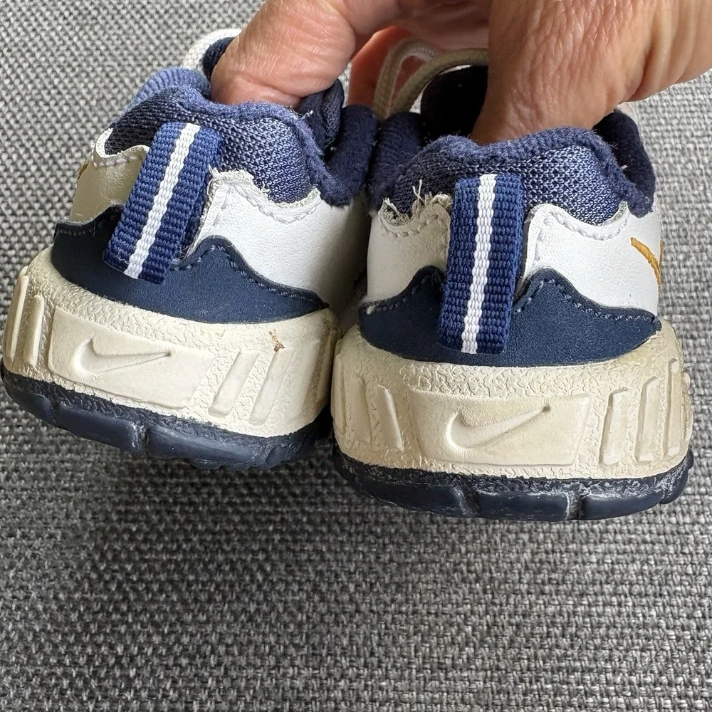 Nike vertical lace
