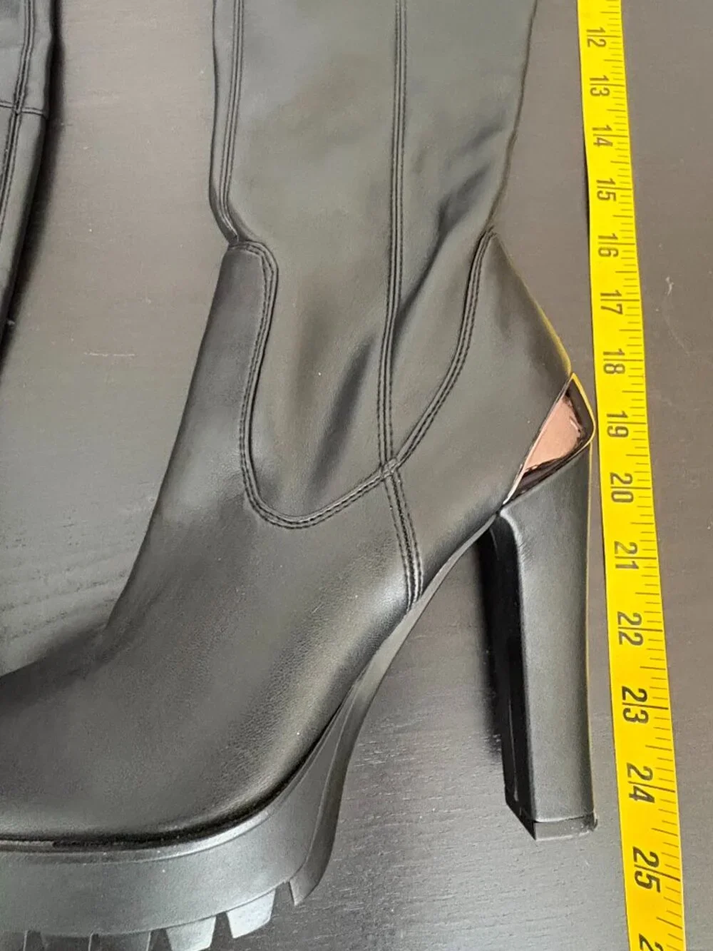 Guess women’s black