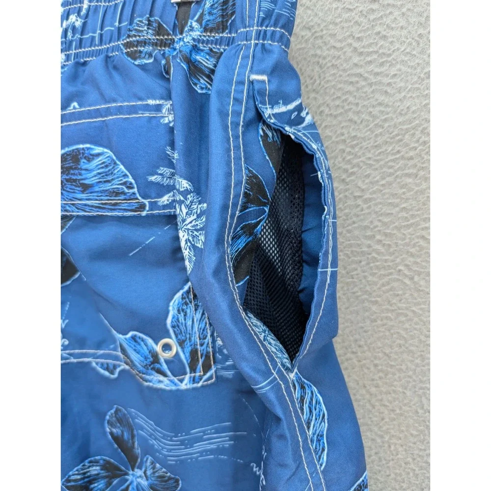Paradise shorts tropical model