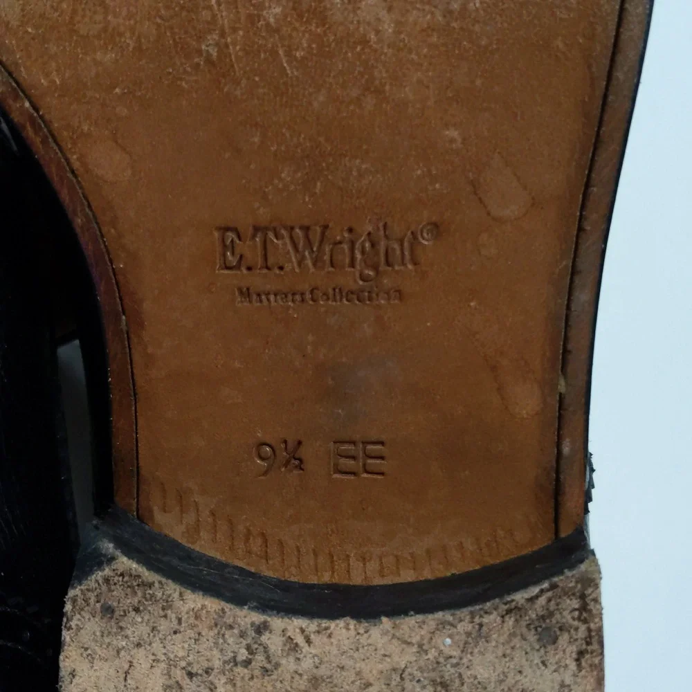 E.T. Wright tassel leather loafer. Size 9.5 EE