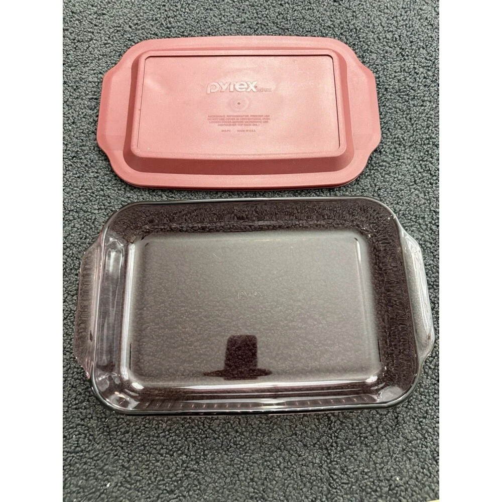 Pyrex Cranberry/Amethyst Glass 13x9x2 Casserole Dish 3QT 233-R with Lid
