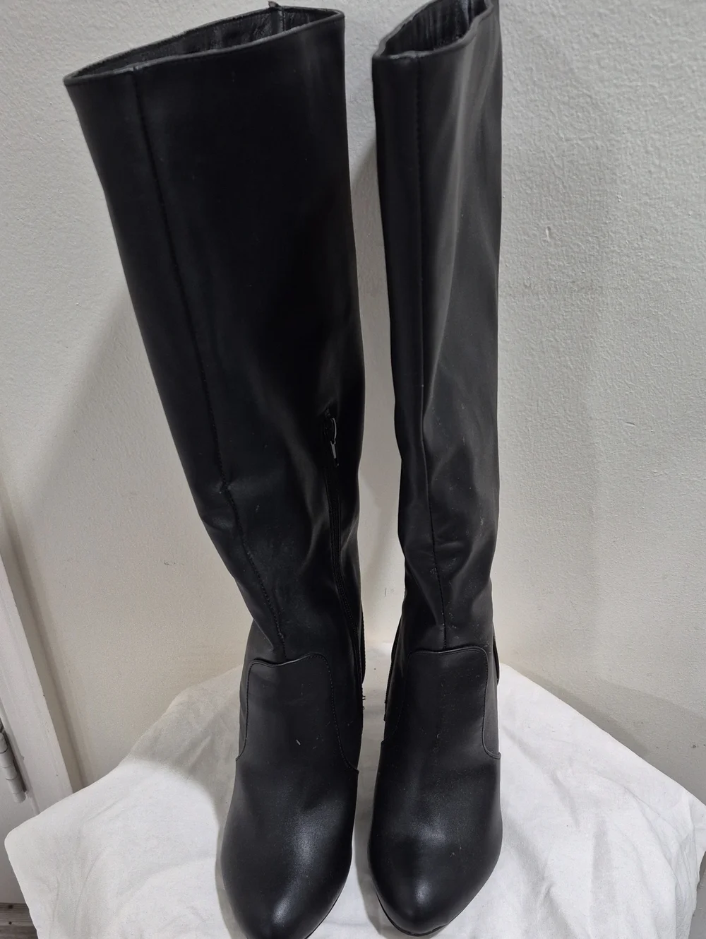 Classic Black Over-the-Knee Boots - Sleek Tall Design