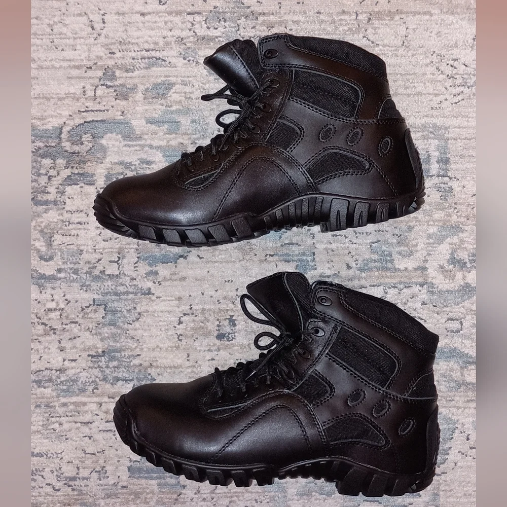 Tactical Research by Belleville wicking moisture