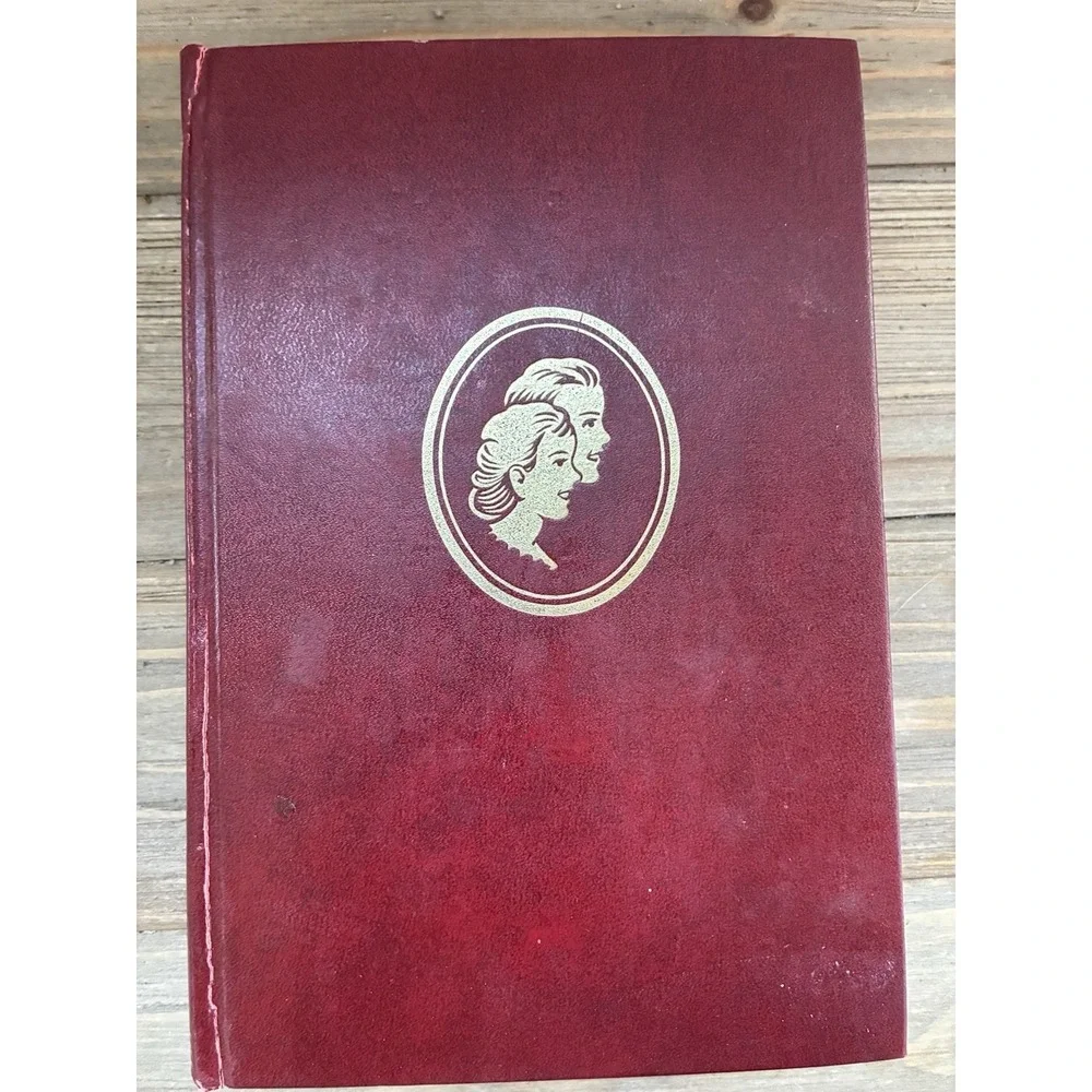 VTG Robinson Crusoe Hardcover Book Children's Classics Illustrated‎ Edition