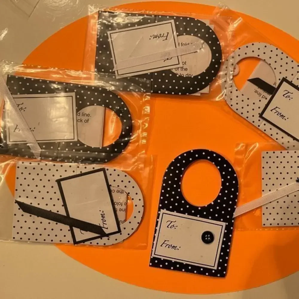 Wine Tags (Set of Six from Oriental Trading -Bundle w/ other items!) (party)‎