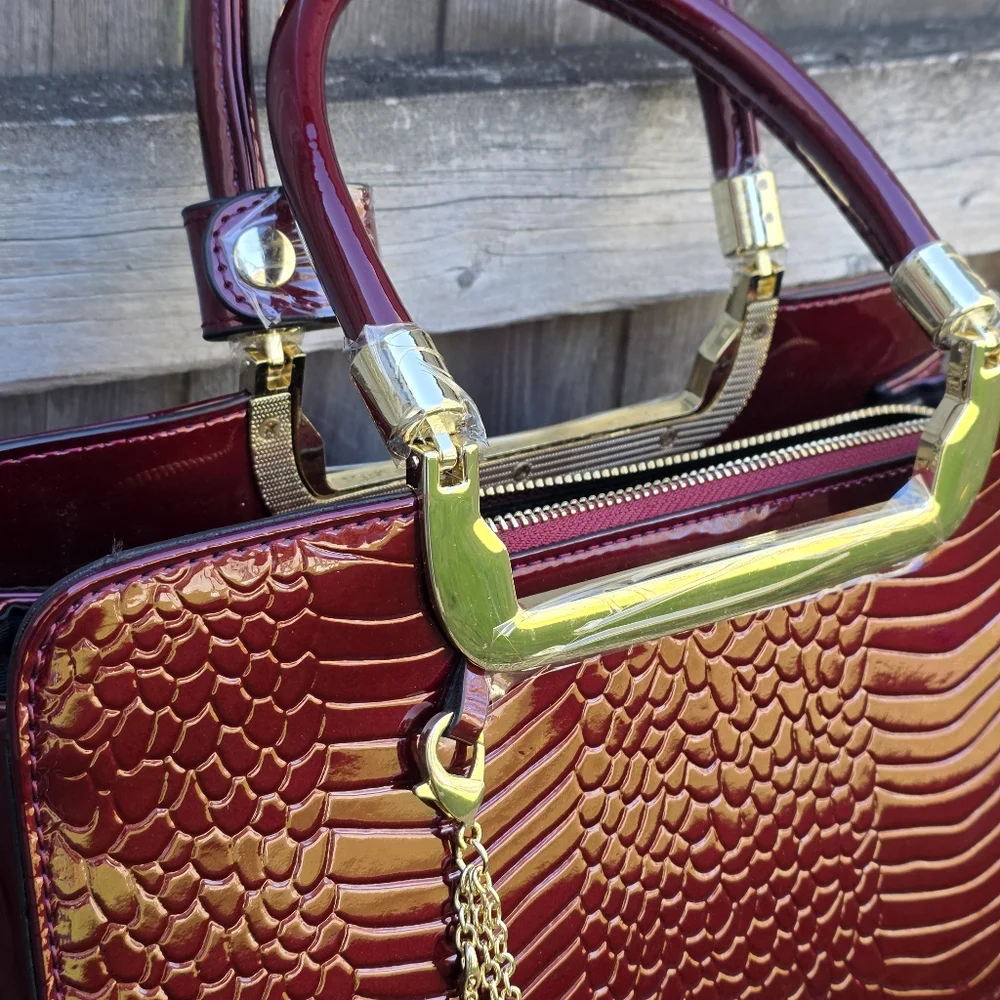 The Danbury Mint Ruby Red Leather Croc Pattern Handbag And Wallet Burgundy