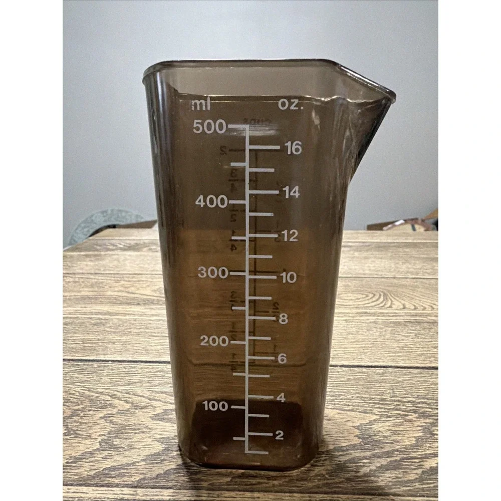 Rubbermaid vtg brown