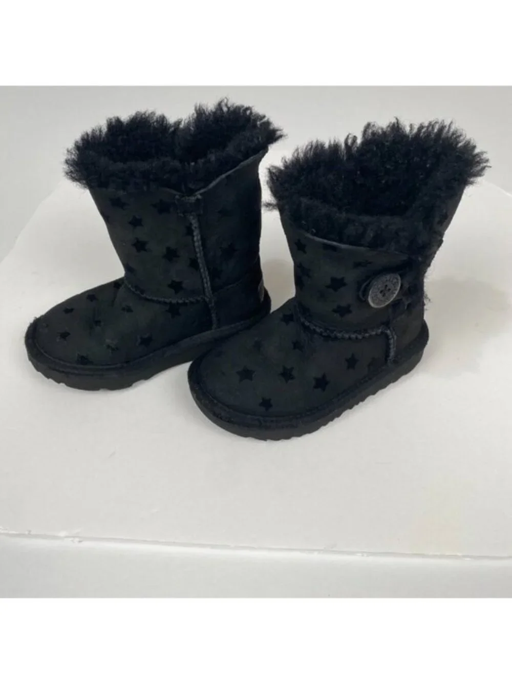 UGG kid’s classic