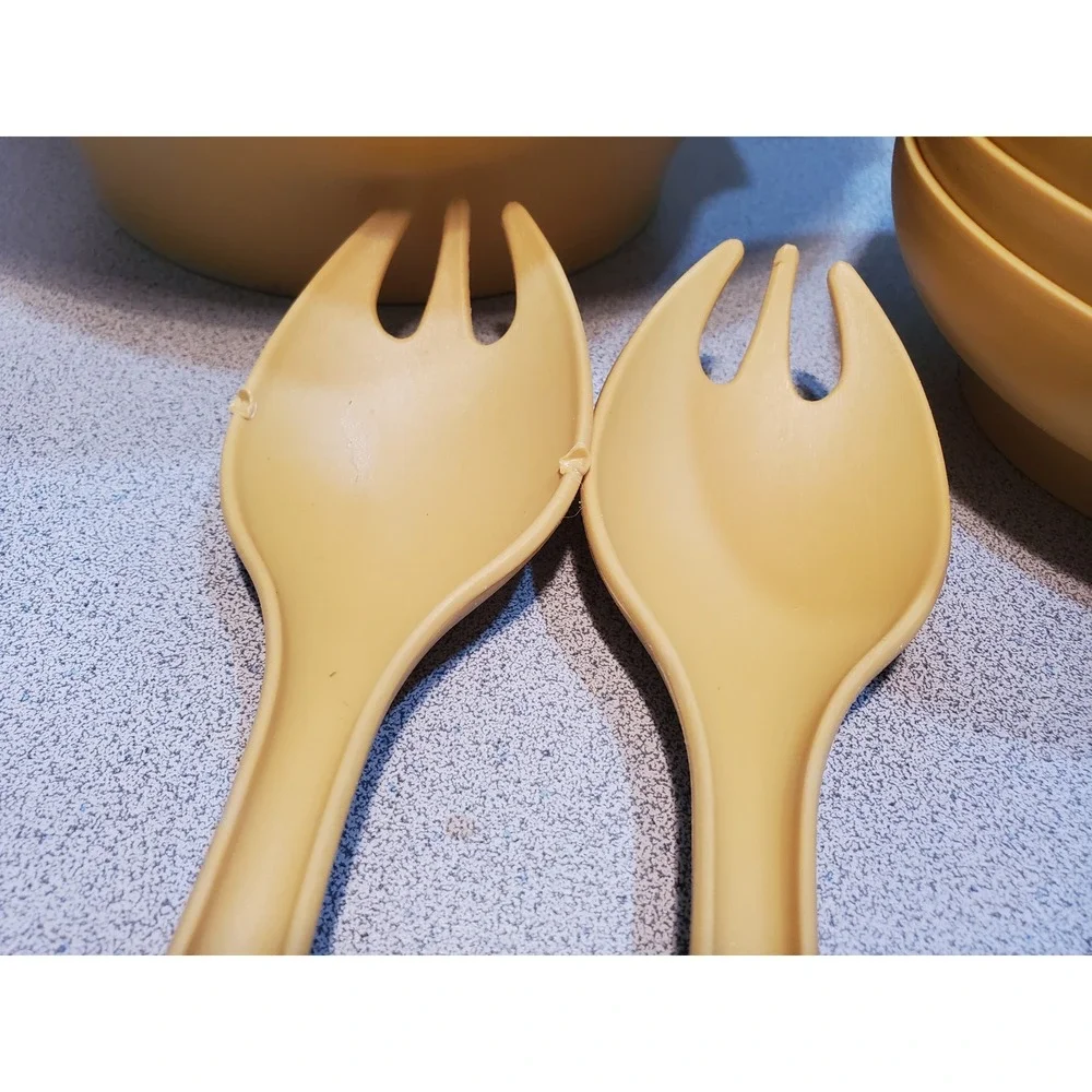 Tupperware textured bowls set