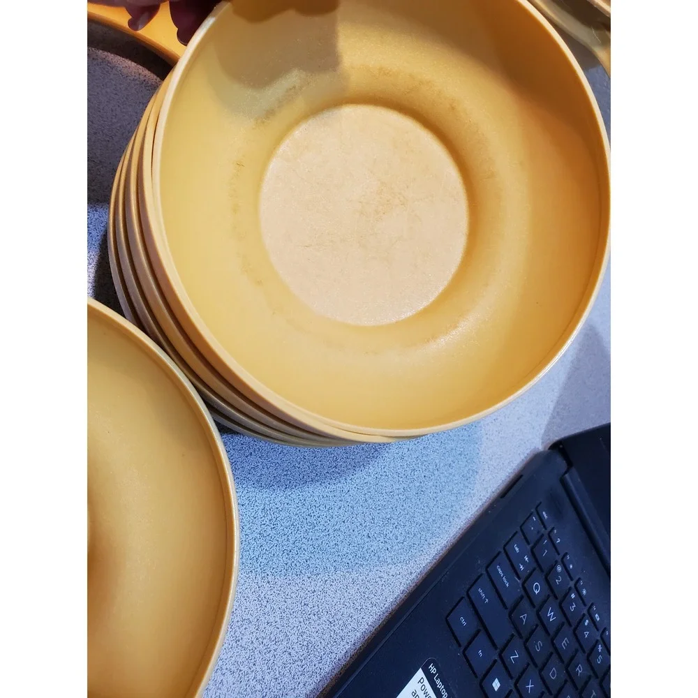 Tupperware shows kitchen features