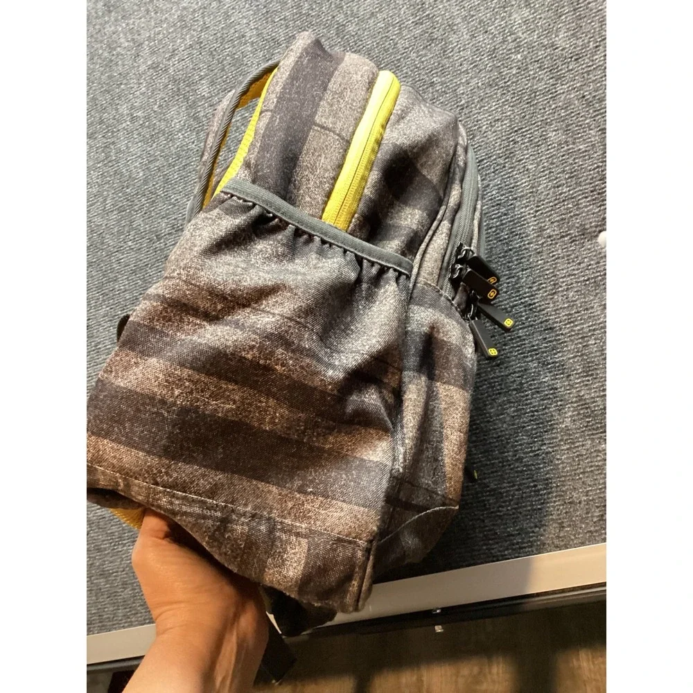 OGIO versatile zippered