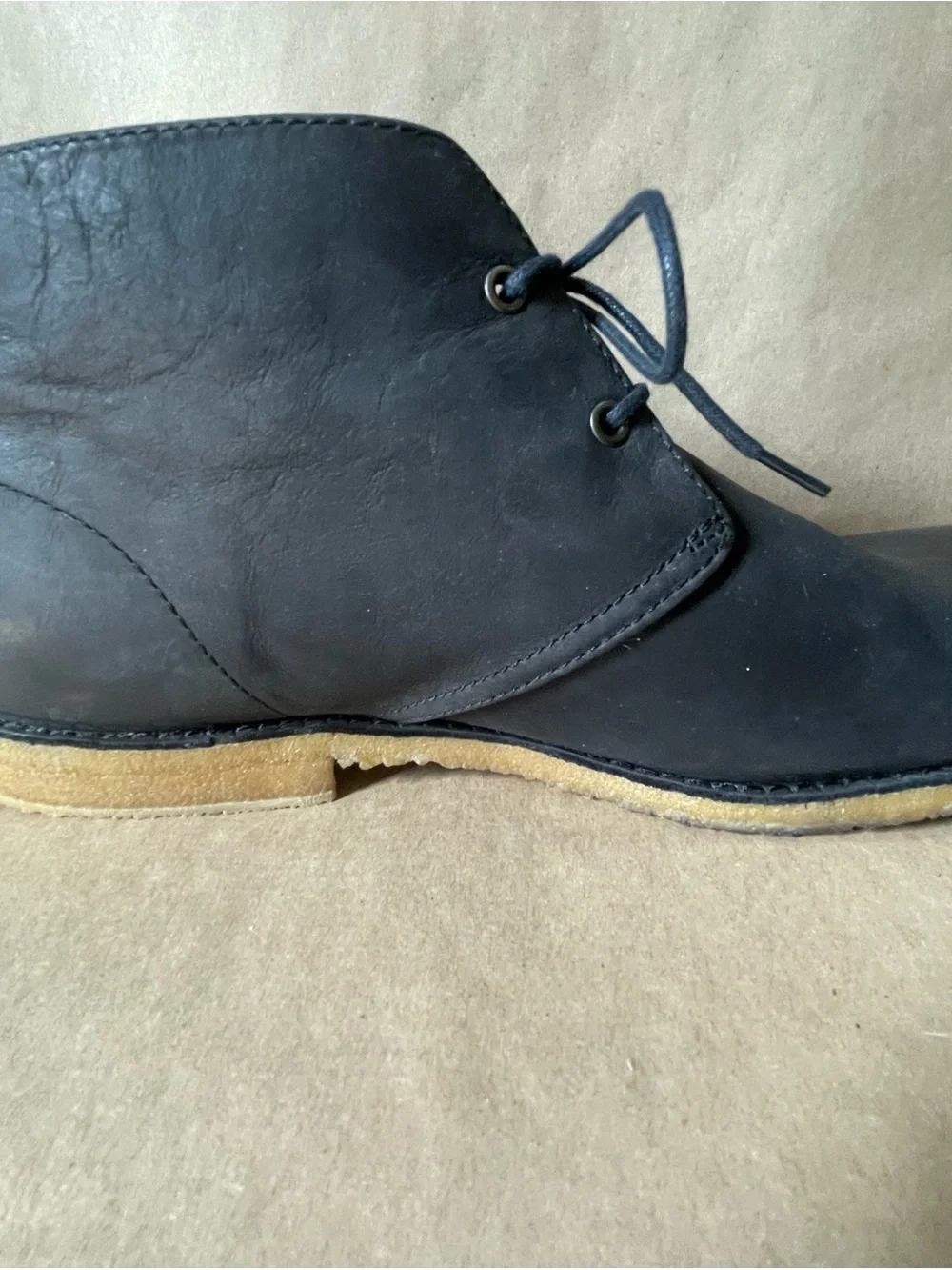 UGG smooth black