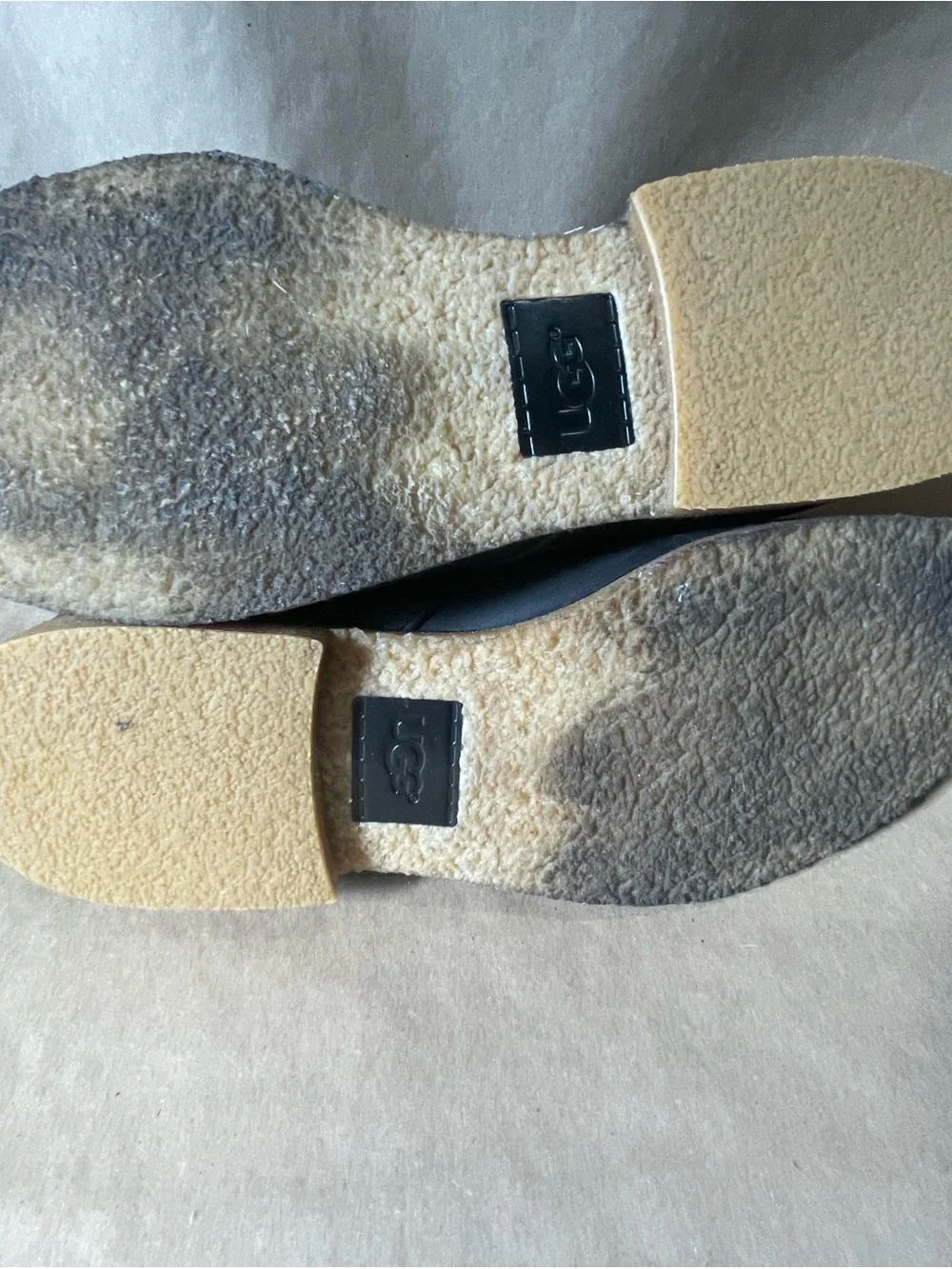 UGG smooth black