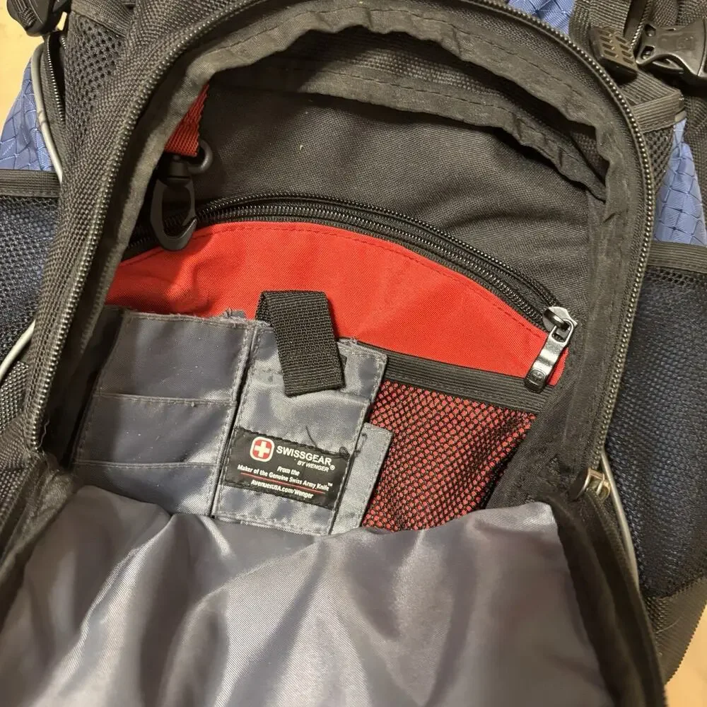 SWISSGEAR by Wenger Large Black/Blue/Gray Backpack Zip, Padded, Fits 15
