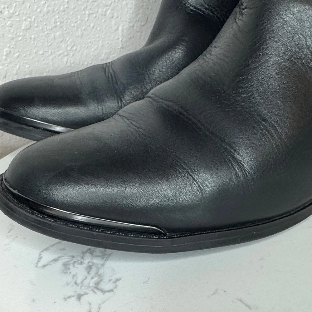 Gianni Bini leather sleek
