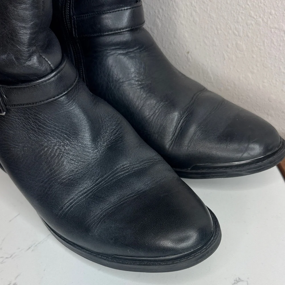 Gianni Bini leather sleek