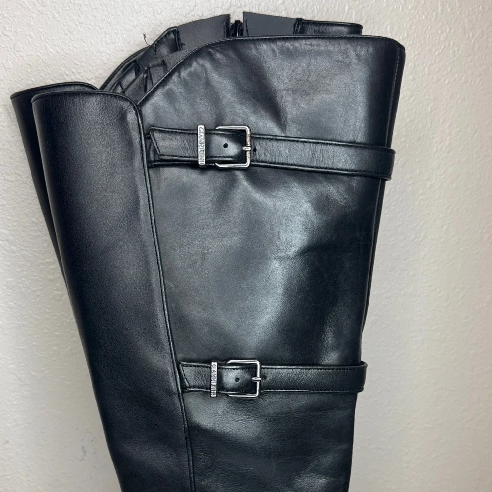 Gianni Bini leather sleek