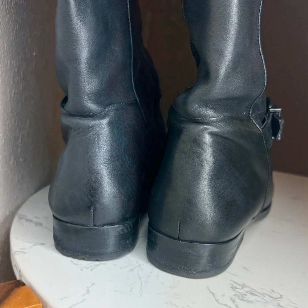 Gianni Bini leather sleek