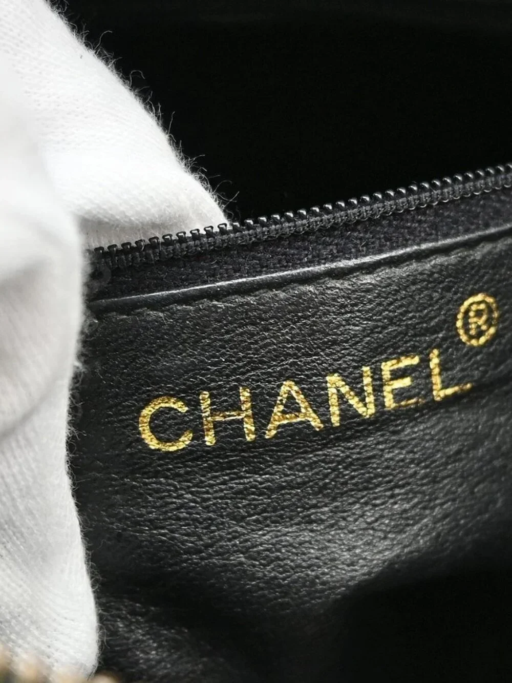 CHANEL outside 	ab