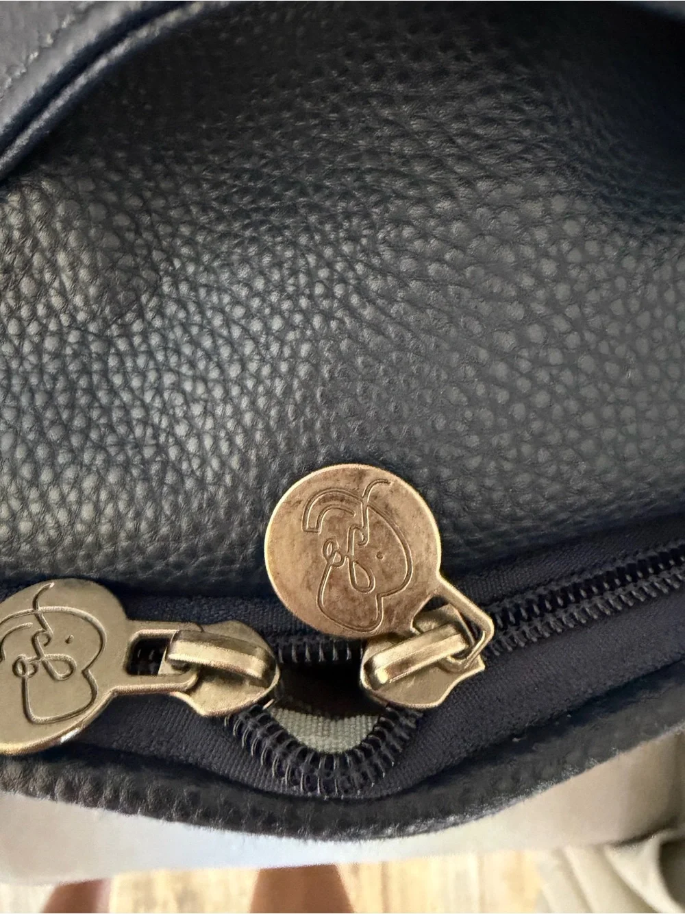 Cleverly zipper needs