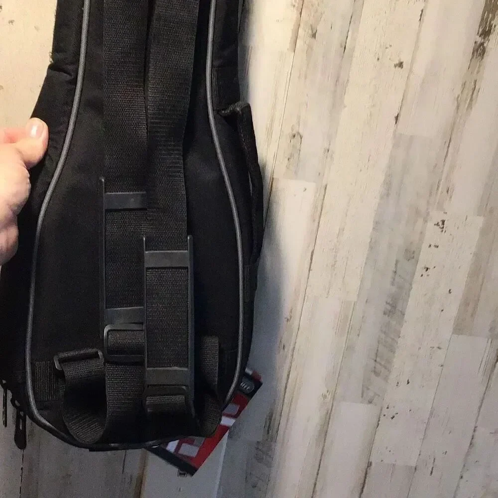 Road runner Avenue, serious soprano, ukulele, backpack, carrying case