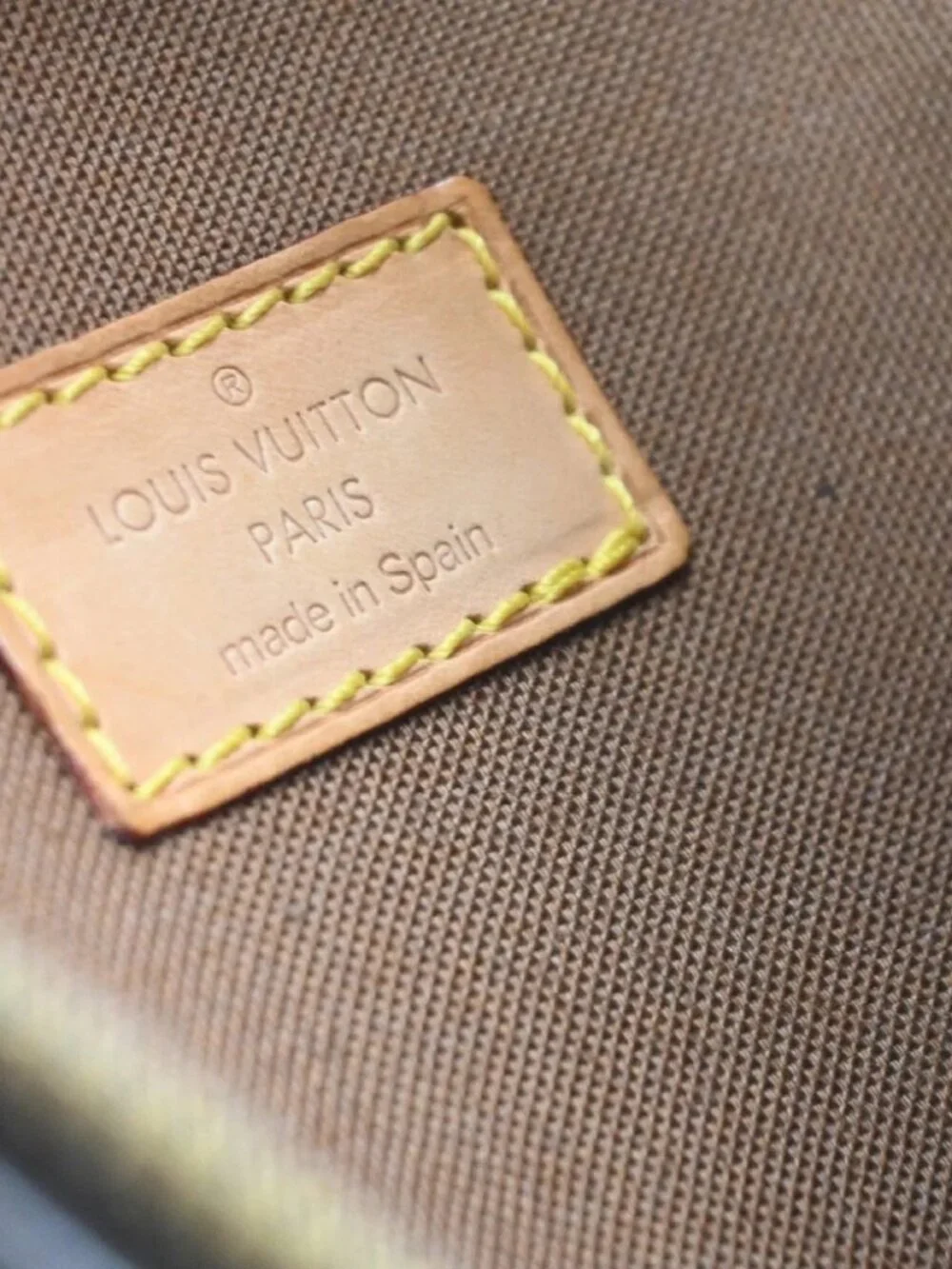 Louis Vuitton 👇please check
