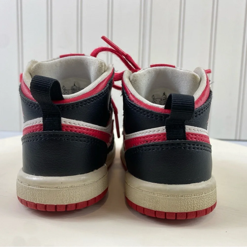 Nike some kids comes