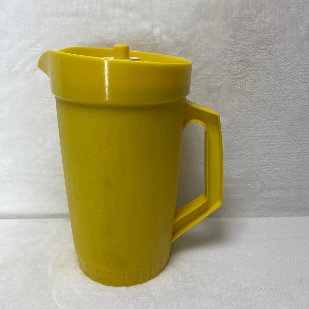 VTG Tupperware Harvest‎ Yellow Pitcher Push Button Lid **See, Read