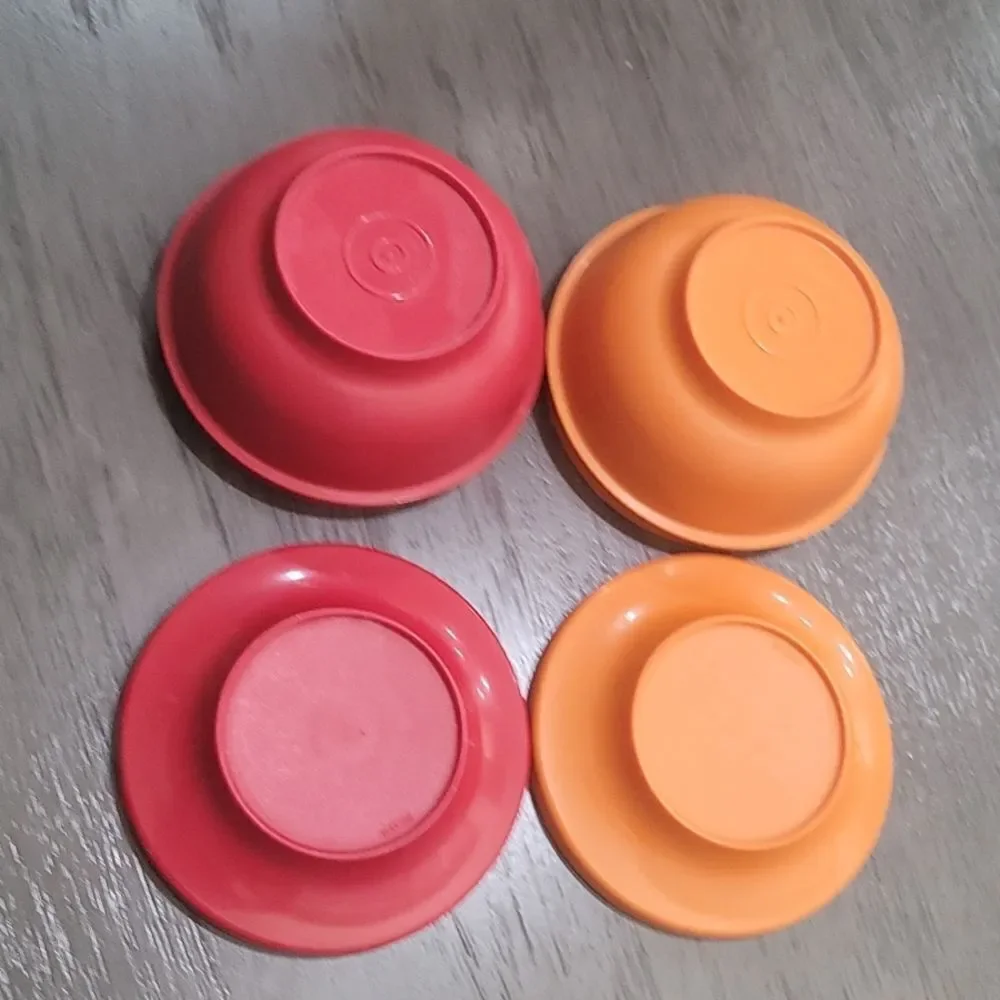 Vintage tupperware bowls‎