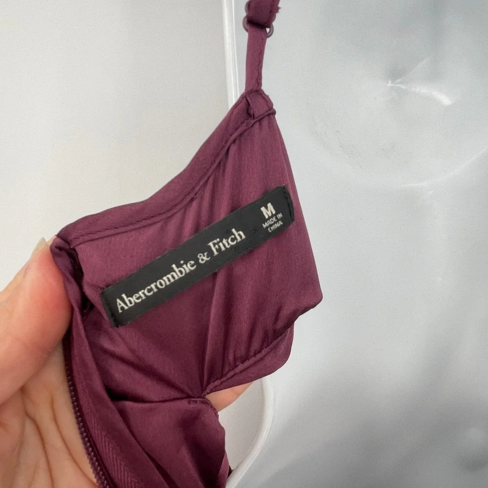 Abercrombie & Fitch Dress Burgundy Pleated Cutout Maxi V-Neck Maroon‎ Medium