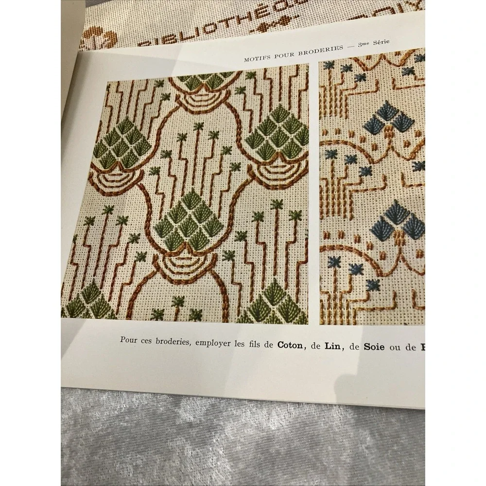 VTG DMC French Cross Stitch & Embroidery Leaflets (2) Color Charts & Motifs