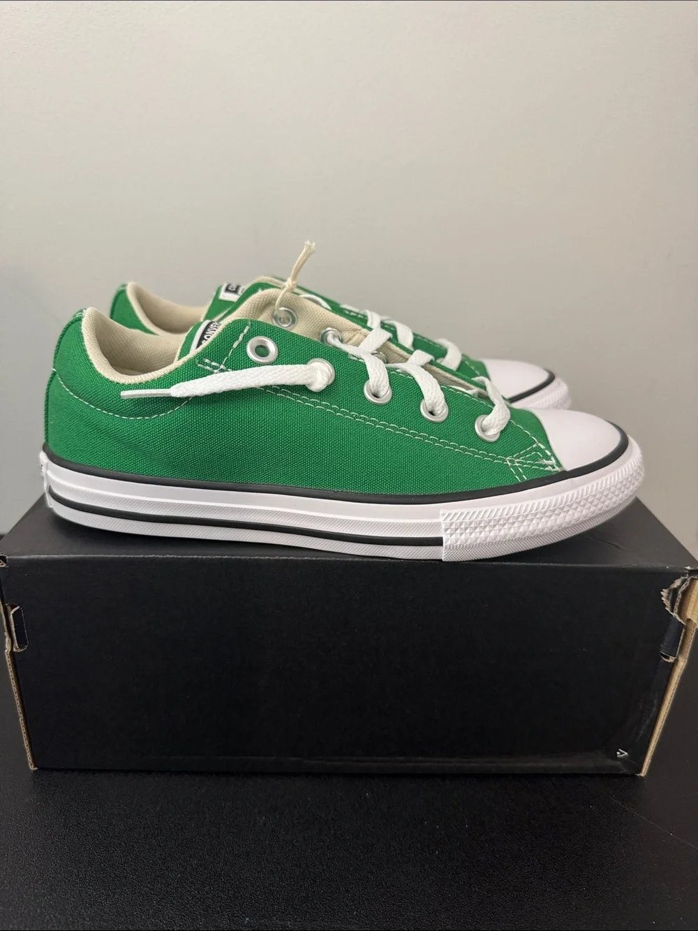 Converse canvas upper