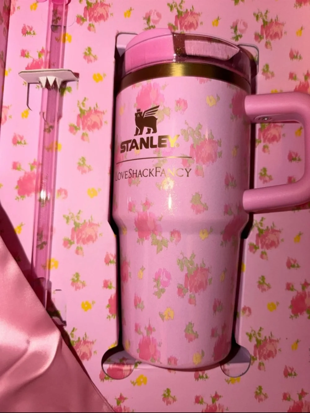 Stanley travel includes handle