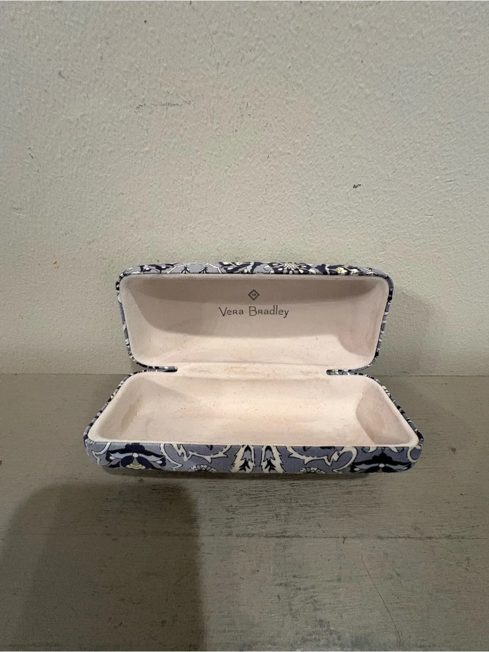 Vera Bradley Plaza Tile Gray And Blue Floral Hard Shell Eyeglass Case
